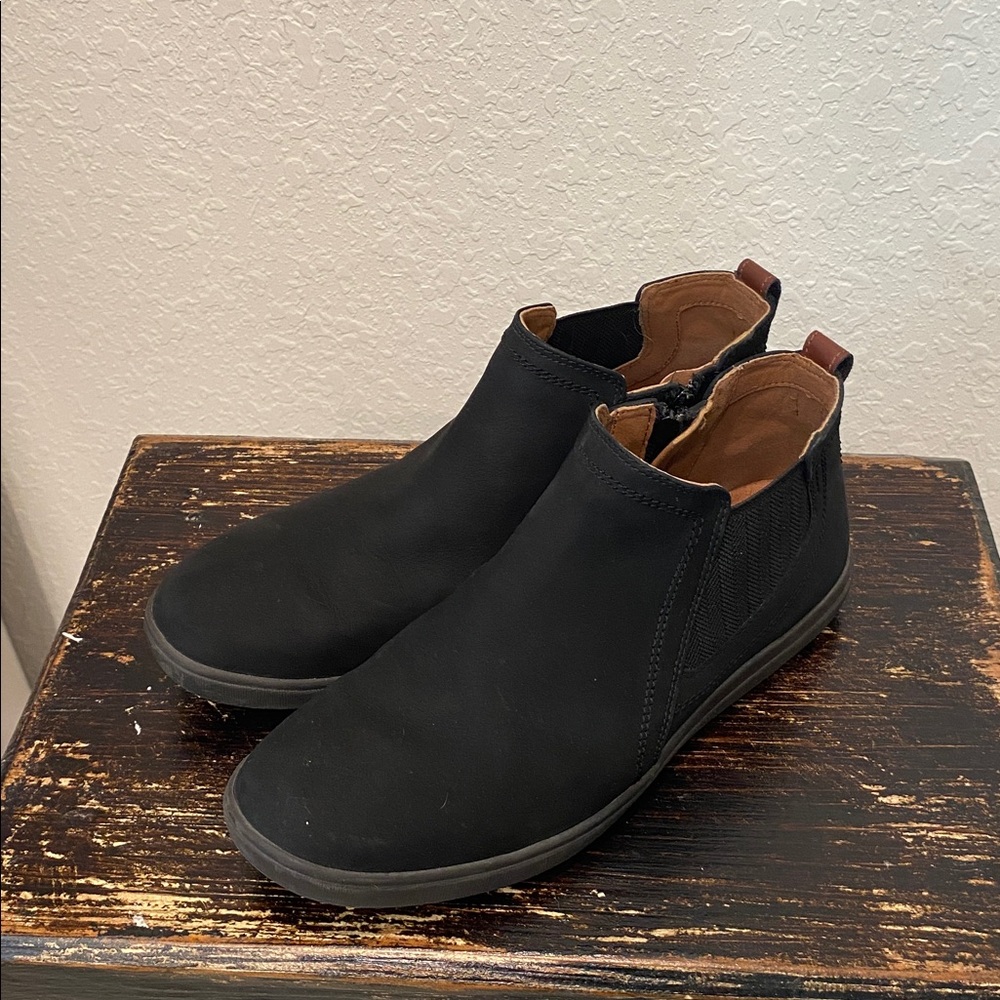 Sz 10  by Cobb Hill -Black Ankle boots ( New Balance) - Picture 2 of 7